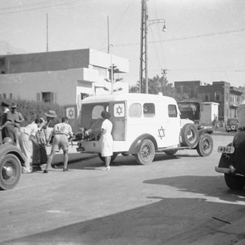 HISTOIRE-1939 - Tel Aviv Ambulance - Zoltan Kluger